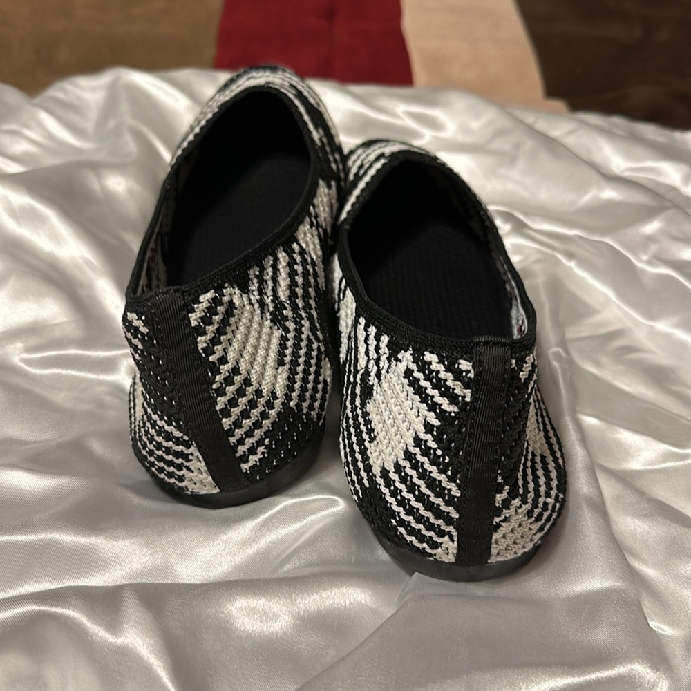 Skechers Black and White Patterned Slip-On Flats - Picture 4 of 4